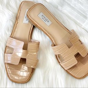 STEVEN NEW YORK slip on sandals 8.5 Neutral lightweight flat sandals small heel